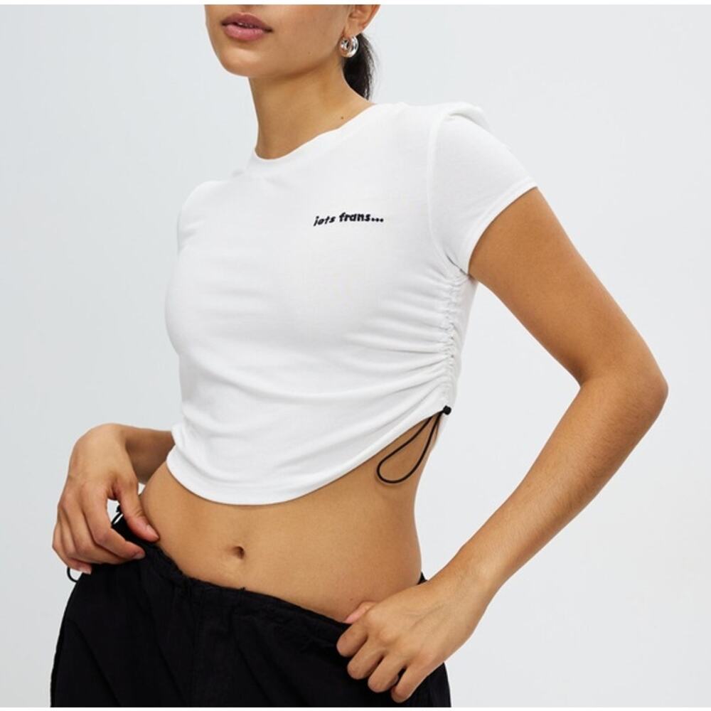New ~ URBAN OUTFITTERS  ~ Bungee Ruched Side Baby T-Shirt Size M